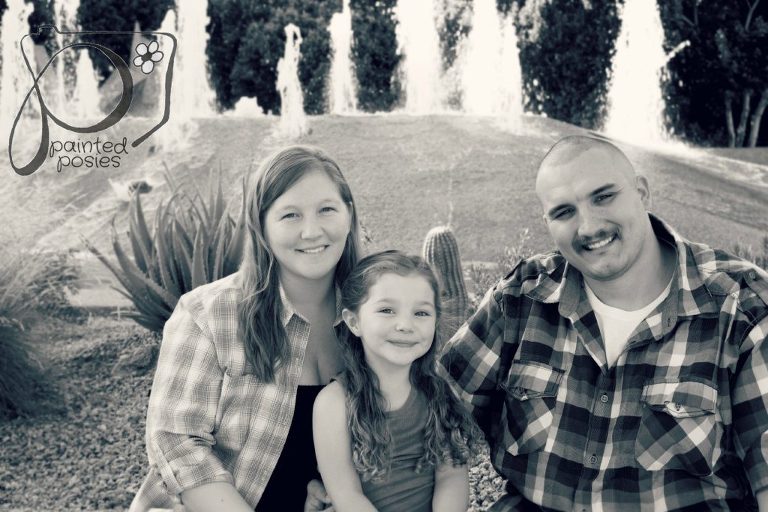 Family Photography Pose paintedposies.com